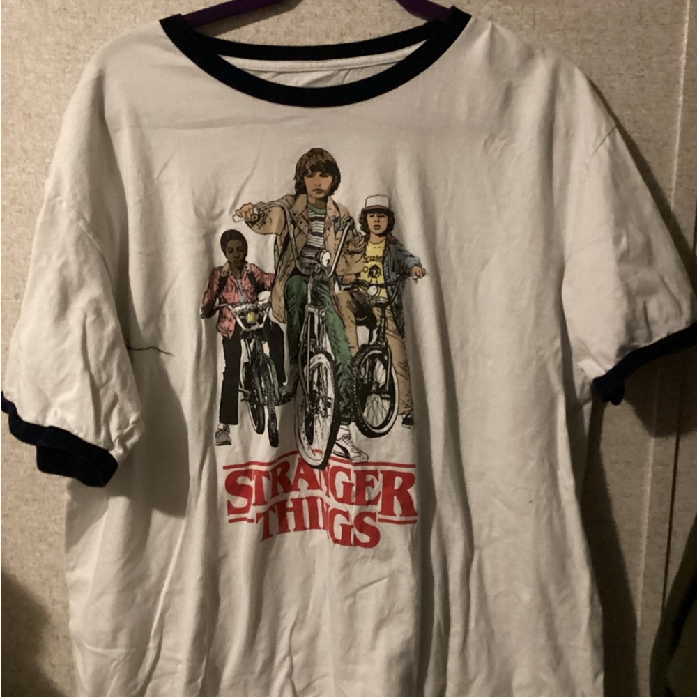 Stranger things Netflix tee graphic tshirt XL